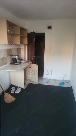 BUZIASULUI - GARSONIERA - 12 MP UTILI - ETAJ 3 - NEMOBILATA - IDEAL INVESTITI - imagine 2