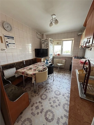 Apartament 4 camere Semidecomandat Berceni - imagine 2