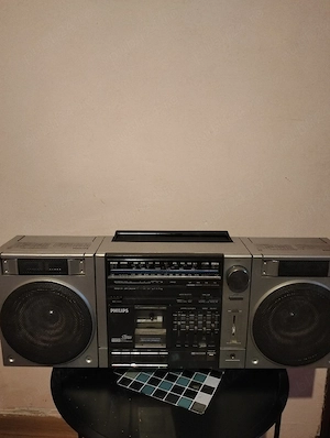 Vând radiocasetofon Fhiflips 
