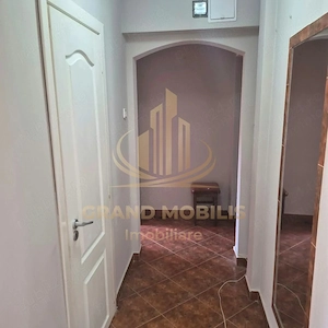 Apartament 3 camere, 40 mp utili, etaj 4/4, acoperiș, zona Șagului - imagine 5