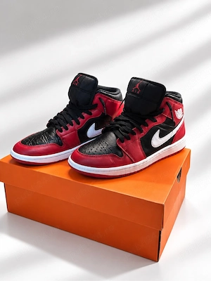 Air Jordan 1 mid