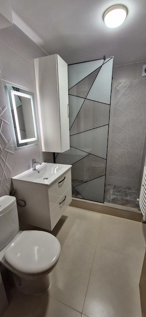 Vand apartament cu 3 camere și balcon, etaj 1, str.Aurel Vlaicu - imagine 2