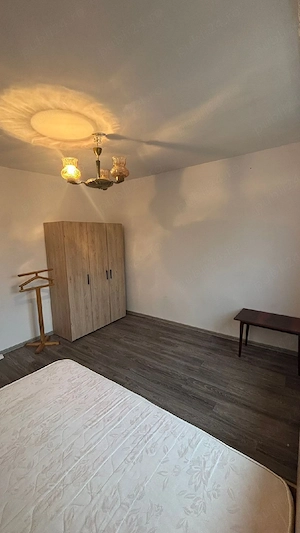 vand apartament 2 camere pe Calea București  - imagine 2