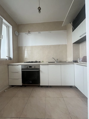 65500Euro, metrou Titan, imobil 1976 - imagine 9