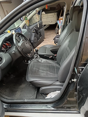 Dacia Duster 15 diesel 2014     4+4.  Prestij - imagine 4