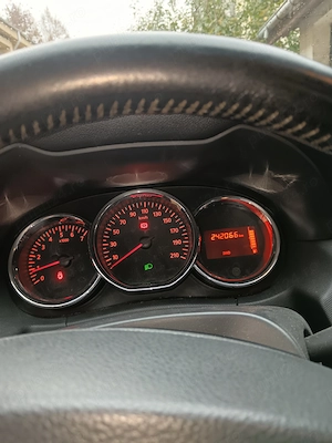 Dacia Duster 15 diesel 2014     4+4.  Prestij - imagine 3