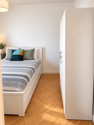 Proprietar  inchiriez urgent apartament cu 3 camere,Piata Romana ( Metrou ASE)- 400 EURO - imagine 8
