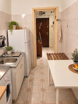 Proprietar  inchiriez urgent apartament cu 3 camere,Piata Romana ( Metrou ASE)- 400 EURO - imagine 3