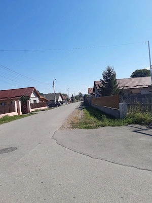 Vand teren intravilan construibil utilitati pozitionare foarte buna drum asfaltat Lunca Calnicului