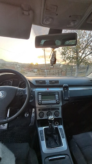Vând Volkswagen Passat B6  - imagine 2
