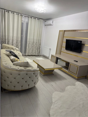 Vand apartament 2 camere in zona Titan 