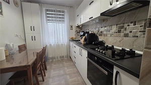 Apartament renovat, 3 semidecomandat, etaj 2, CT, semimobilat - Brazda - Baba lui Novac - imagine 3