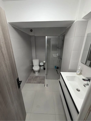 inchiriez apartament 3 camere